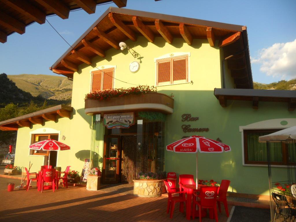 La Locanda Del Lago Lucciola Villalago Exterior foto