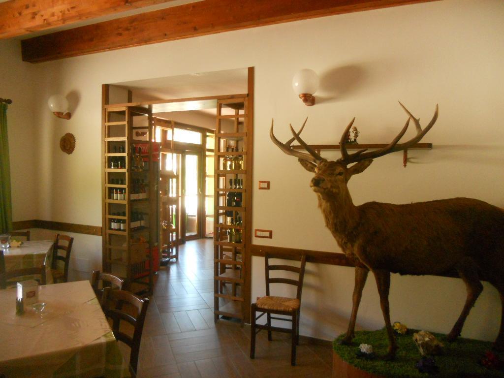 La Locanda Del Lago Lucciola Villalago Exterior foto